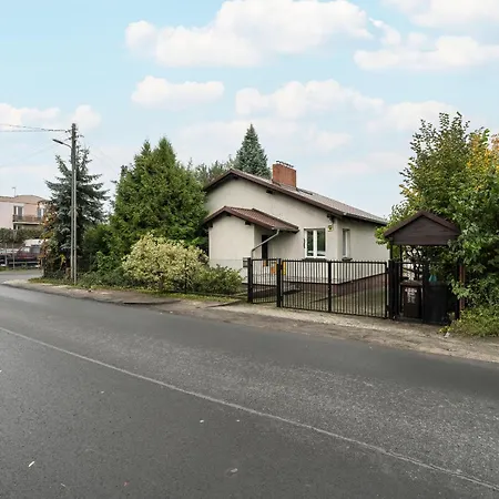 Сasa de vacaciones Beautiful House With Balcony, Ideal For Families By Renters Poznan
