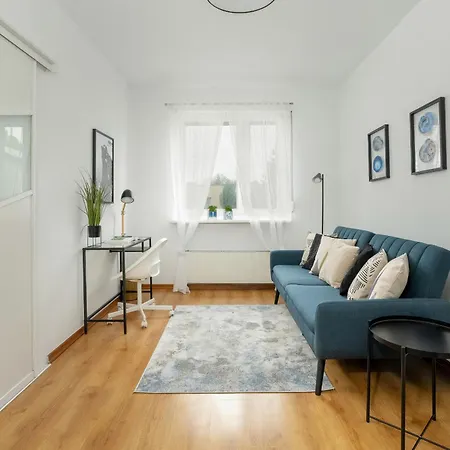 Beautiful House With Balcony, Ideal For Families By Renters