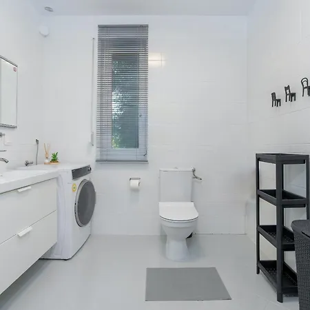 Beautiful House With Balcony, Ideal For Families By Renters Сasa de vacaciones *