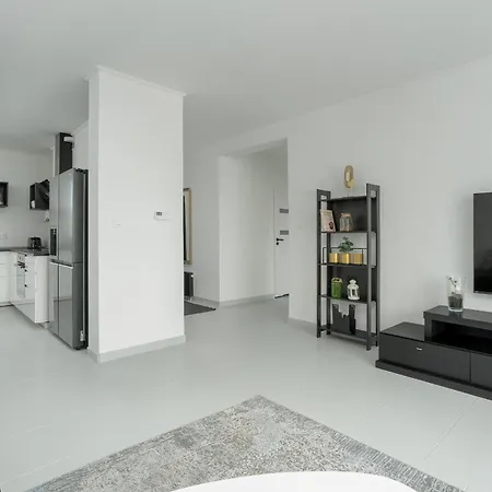 Beautiful House With Balcony, Ideal For Families By Renters Сasa de vacaciones *