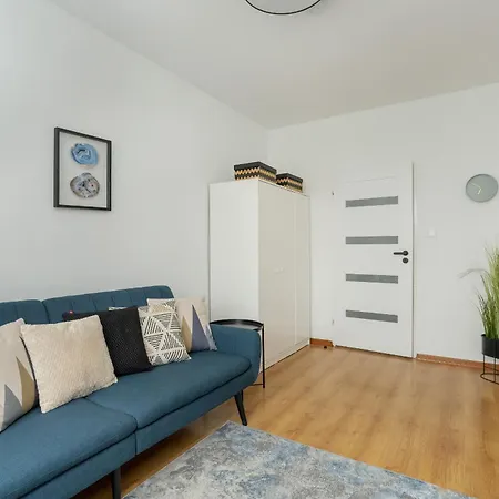 Beautiful House With Balcony, Ideal For Families By Renters Poznan
