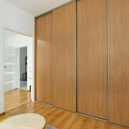 Beautiful House With Balcony, Ideal For Families By Renters Poznan