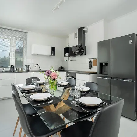 Сasa de vacaciones Beautiful House With Balcony, Ideal For Families By Renters *
