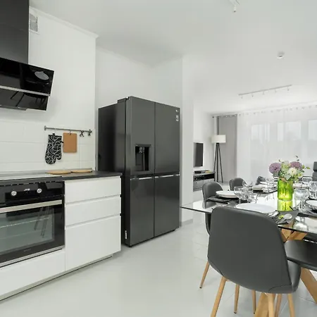 Beautiful House With Balcony, Ideal For Families By Renters Сasa de vacaciones